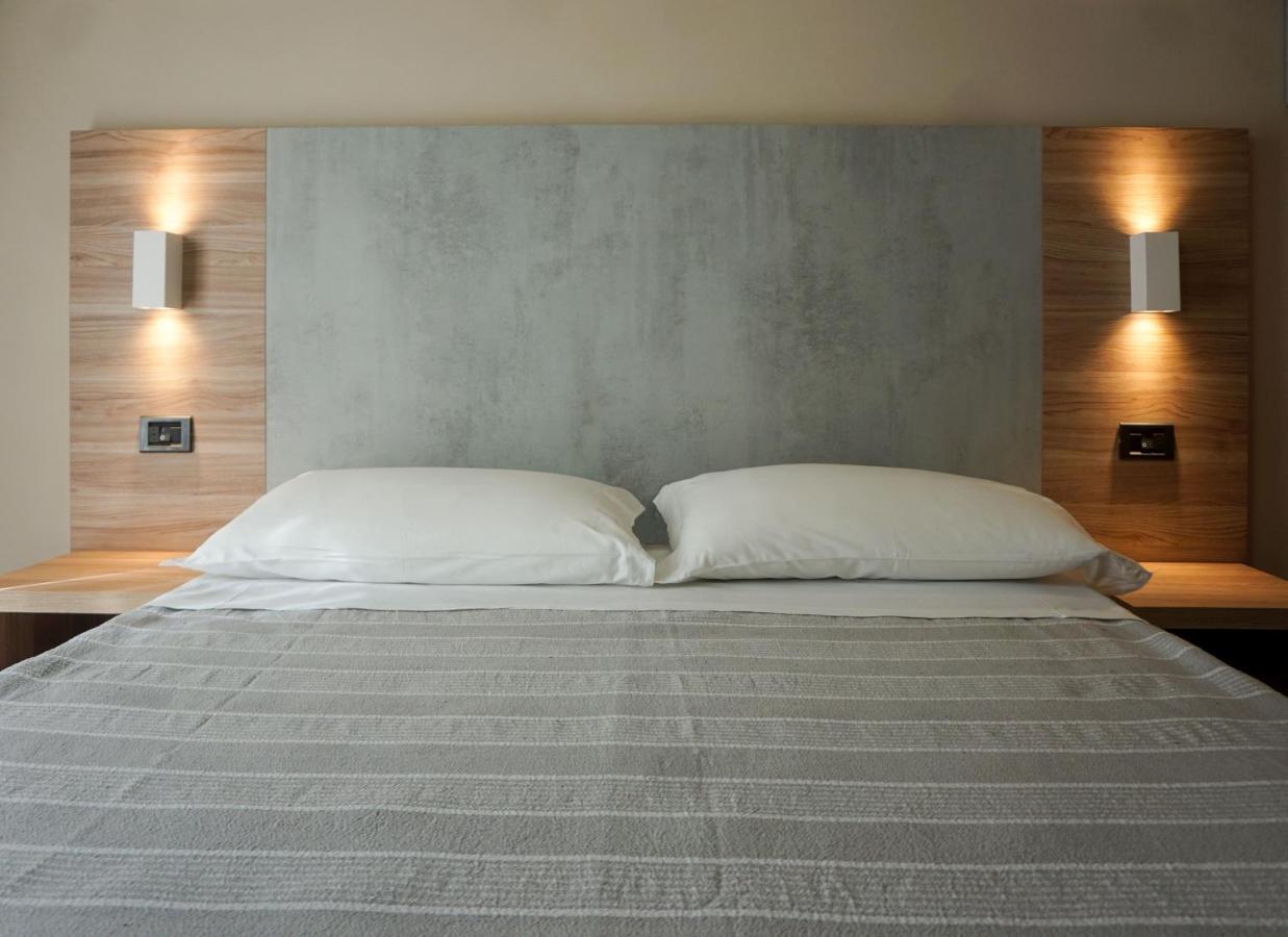 Hotel Londra ริมินี ภายนอก รูปภาพ