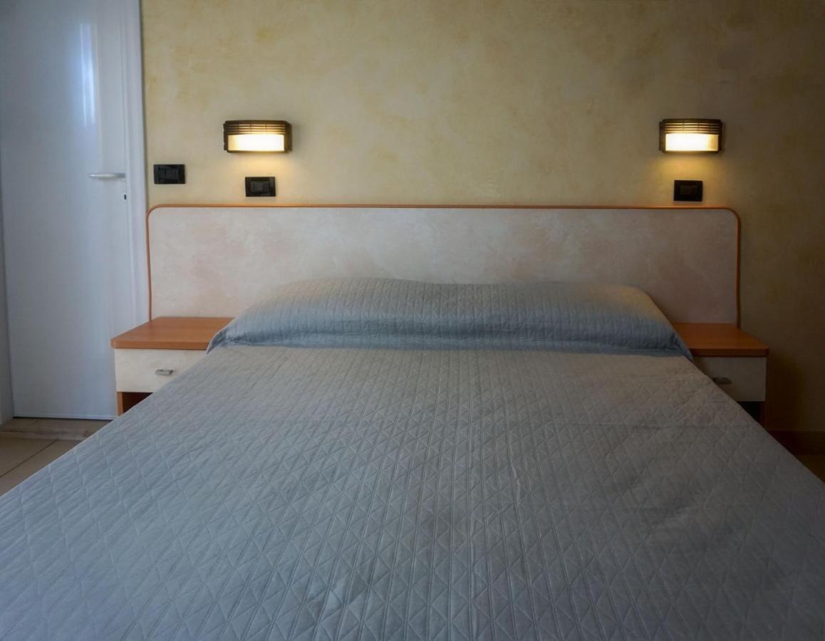 Hotel Londra ริมินี ภายนอก รูปภาพ
